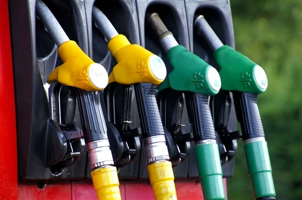 油价或迎年内“第五涨” 加满一箱油多花32元
